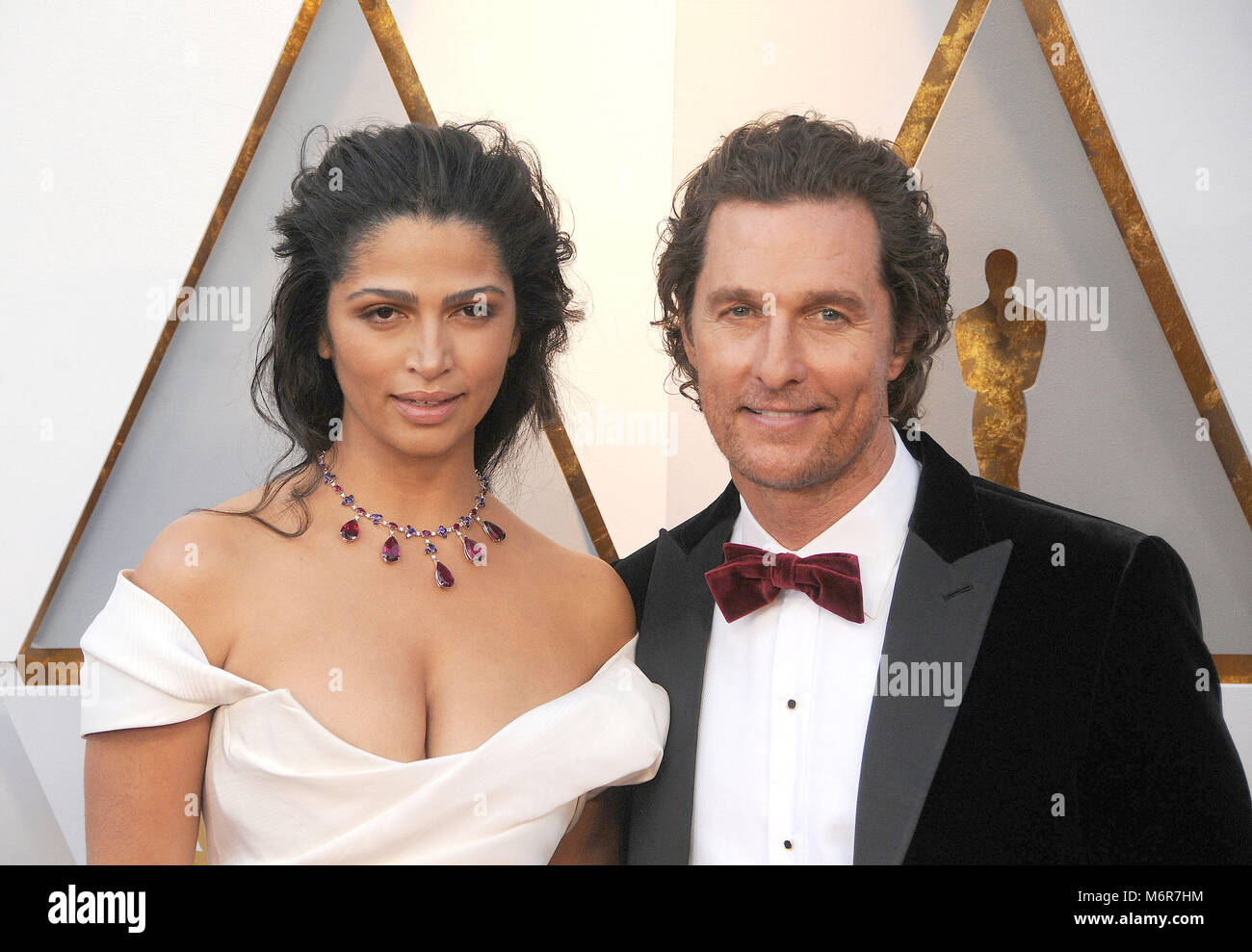 Los Angeles, California, USA. 4th Mar, 2018. March 4th 2018 - Los Angeles, California USA - Actor MATTHEW MCCONAUGHEY, Actress CAMILA ALVES at the 90th Academy Awards held at the Hollywood & Highland Center, Hollywood, Los Angeles. Credit: Paul Fenton/ZUMA Wire/Alamy Live News Stock Photo