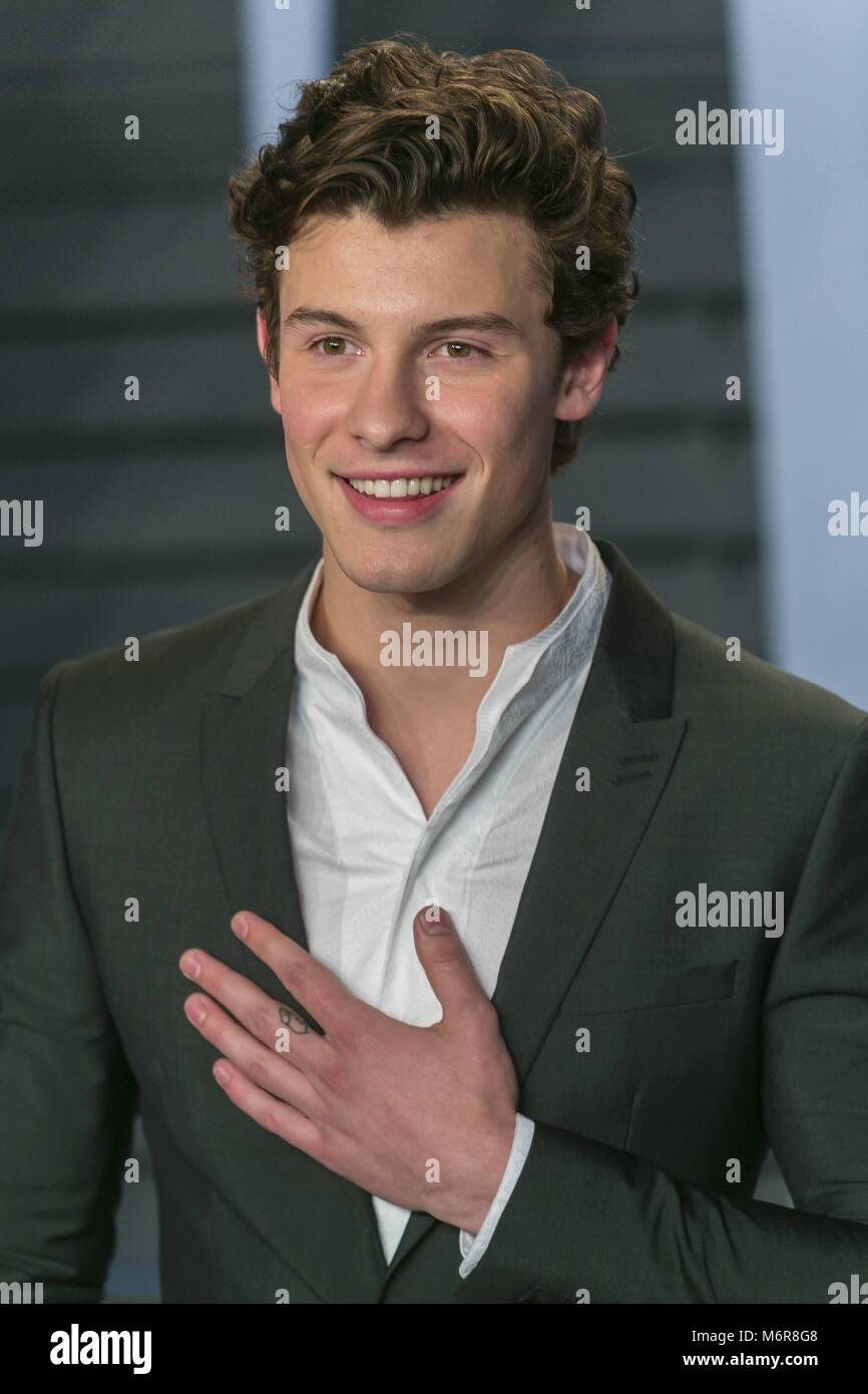 Shawn Mendes attends the Vanity Fair Oscar Party at Wallis Annenberg
