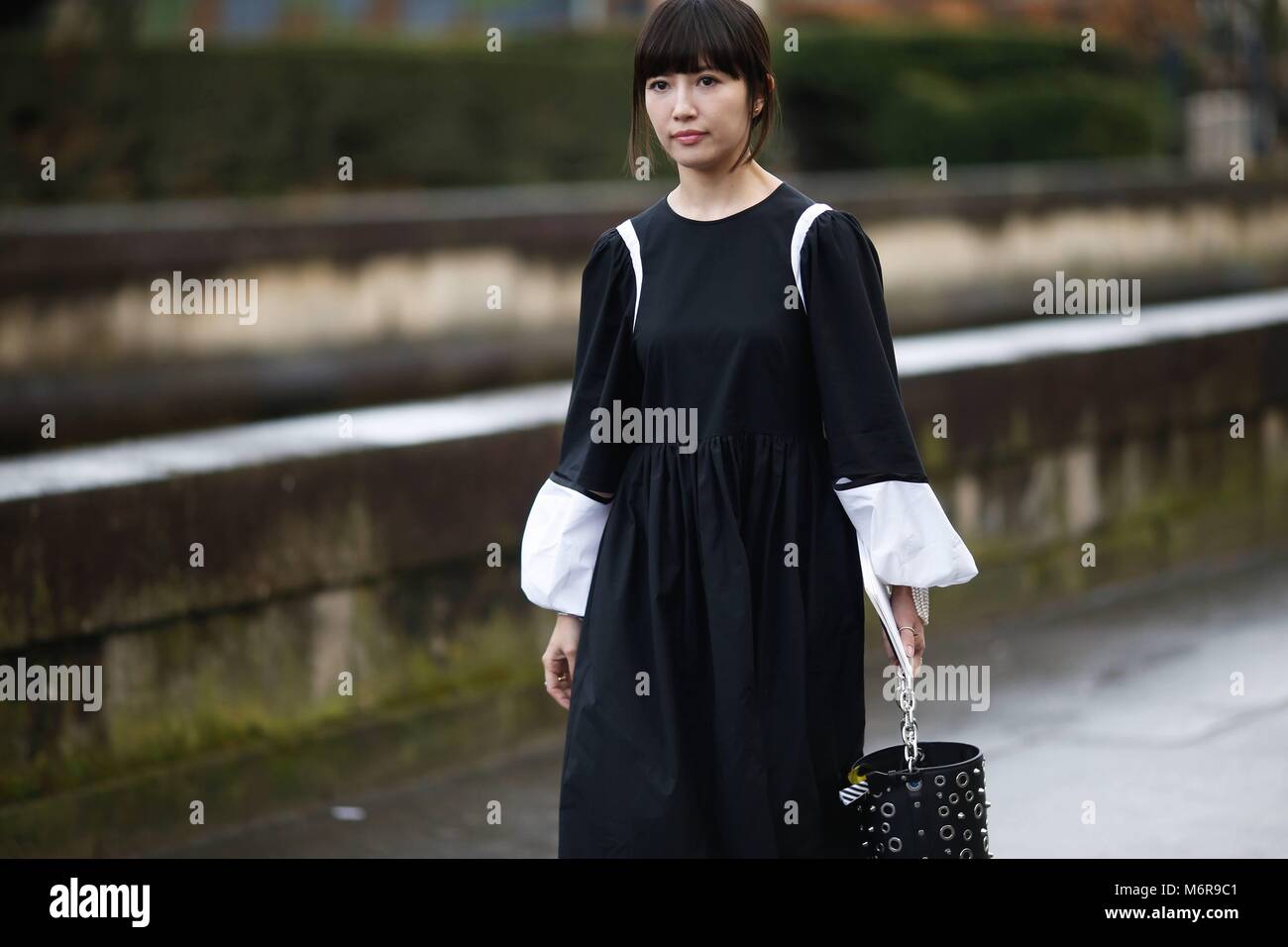 Paris, Frankreich. 04th Mar, 2018. A chic showgoer attending the Valentino show during Paris Fashion Week - March 4, 2018 - Credit: Runway Manhattan/Michael Ip ***For Editorial Use Only*** | Verwendung weltweit/dpa/Alamy Live News Stock Photo