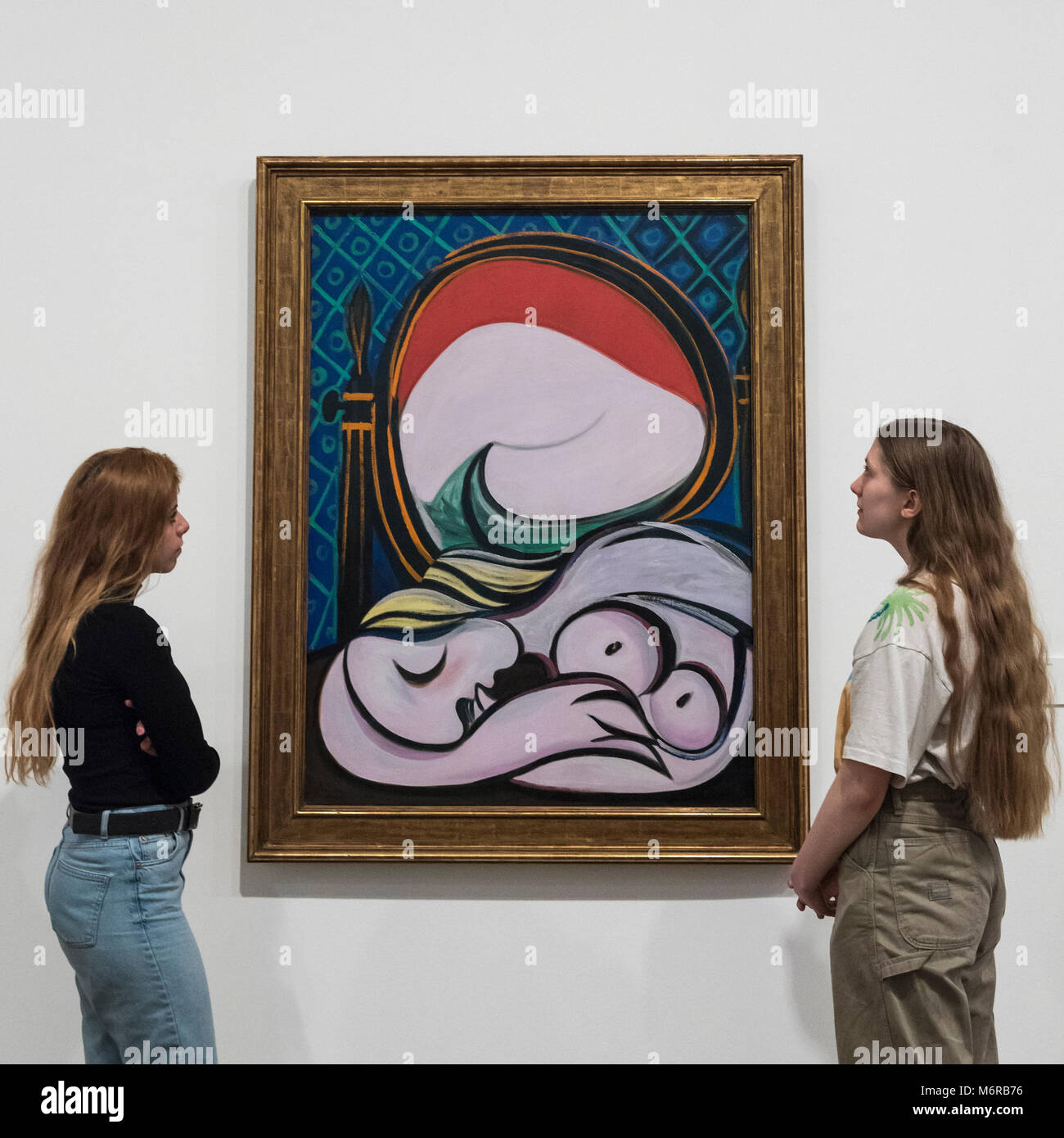 Picasso le miroir hi-res stock photography and images - Alamy