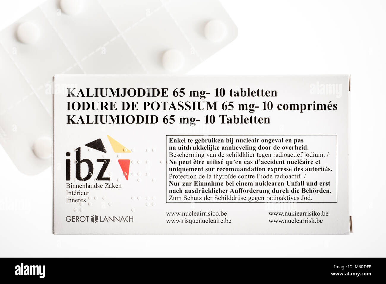 Free Potassium iodide tablets distributed to protect Belgian residents from radioactive fall-out in the event of a nuclear accident or leak in Belgium Stock Photo
