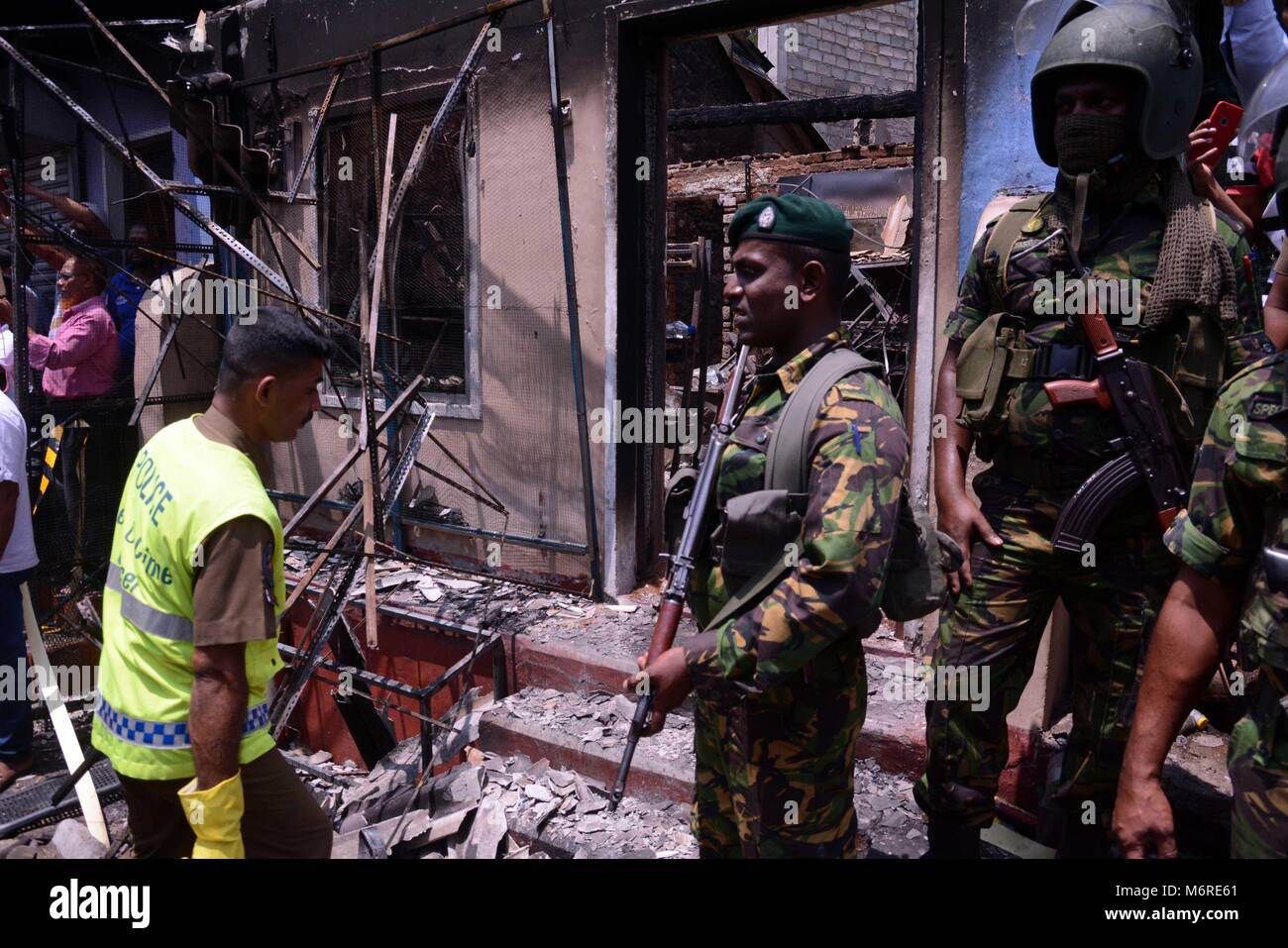 Kandy, Sri Lanka. 6th Mar, 2018. Sri Lankan security personnel stand