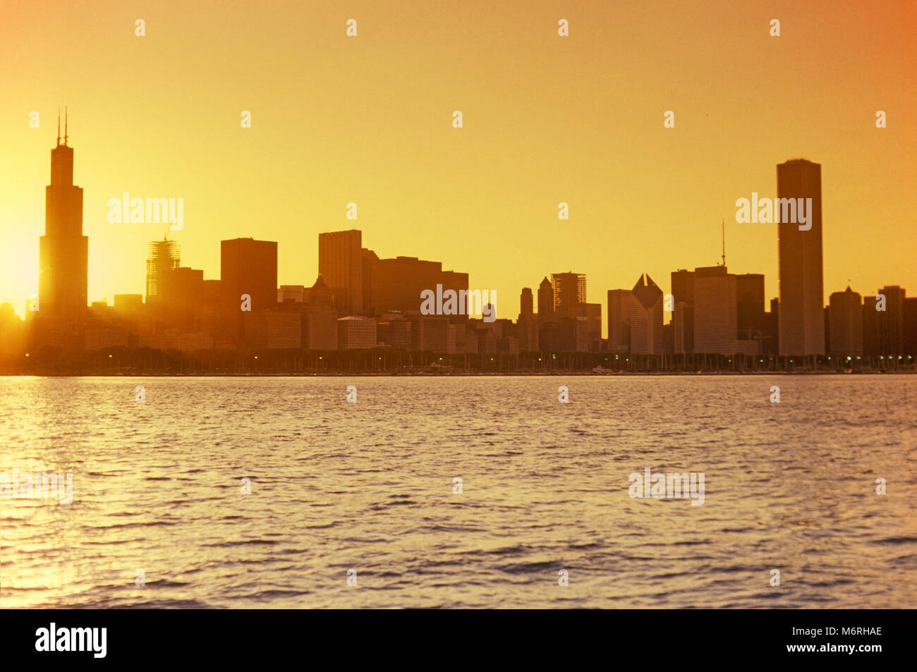 1987-historical-chicago-harbor-downtown-skyline-chicago-illinois-usa