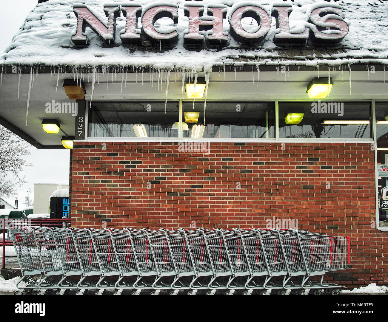 Liverpool, New York, USA. March 4, 2018. Exterior of Nichols Supermarket, a family owned market and Village of Liverpool landmark Stock Photo