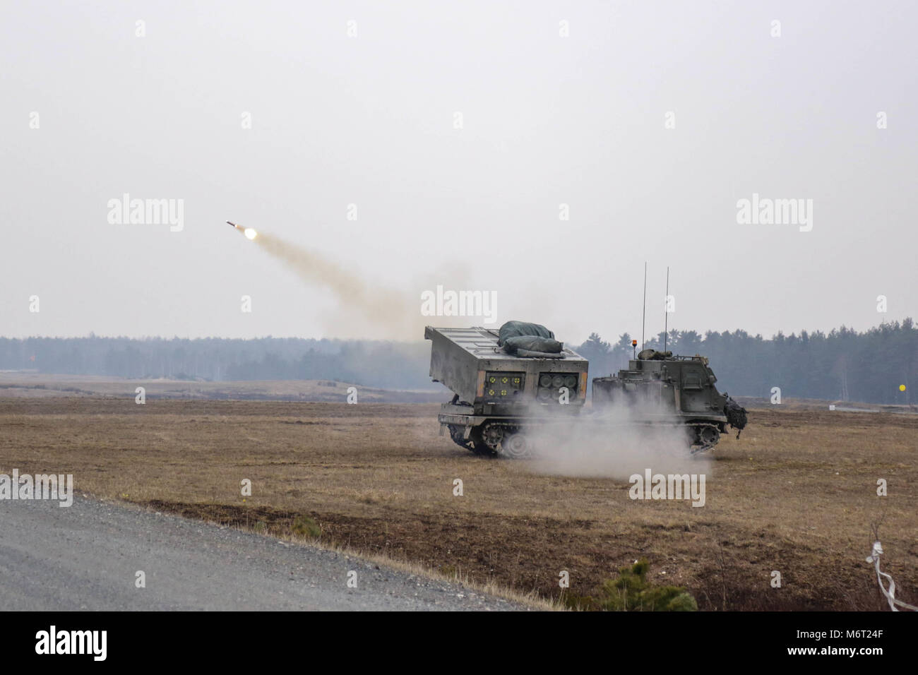 British soldiers of the 19th Regiment Royal Artillery fire a Multiple Launch Rocket System and High Mobility Artillery Rocket System (MLRS) during Exercise Dynamic Front 18 at the 7th Army Training Command in Grafenwoehr, Germany, March 5, 2018. Exercise Dynamic Front 18 includes approximately 3,700 participants from 26 nations at the U.S. Army’s Grafenwoehr Training Area (Germany), Feb. 23-March 10, 2018. Dynamic Front is an annual U.S. Army Europe (USAREUR) exercise focused on the interoperability of U.S. Army, joint service and allied nation artillery and fire support in a multinational env Stock Photo