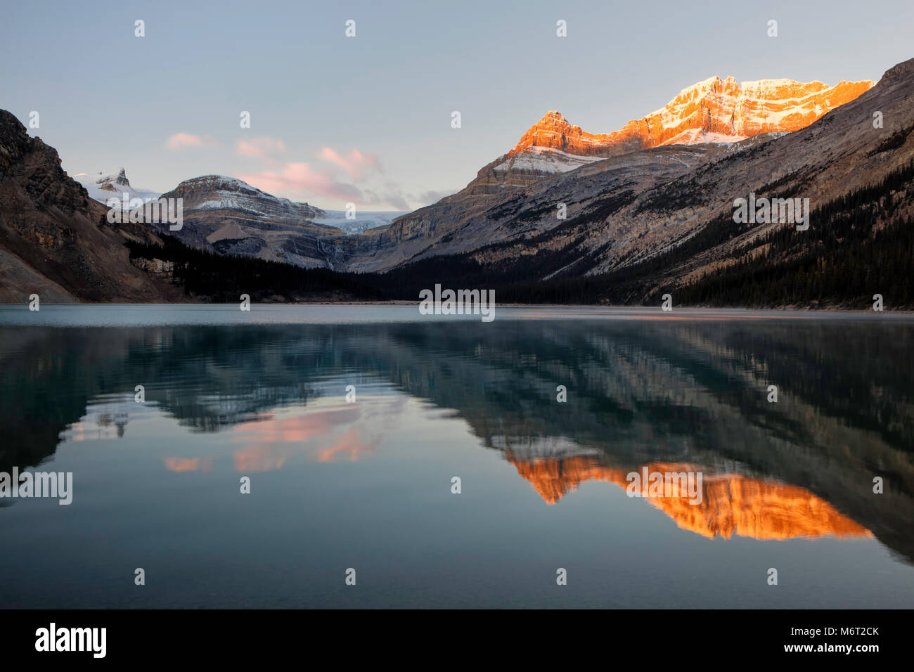 Morning light, Bow Lake, Banff National Park, Alberta, Canada Stock Photo