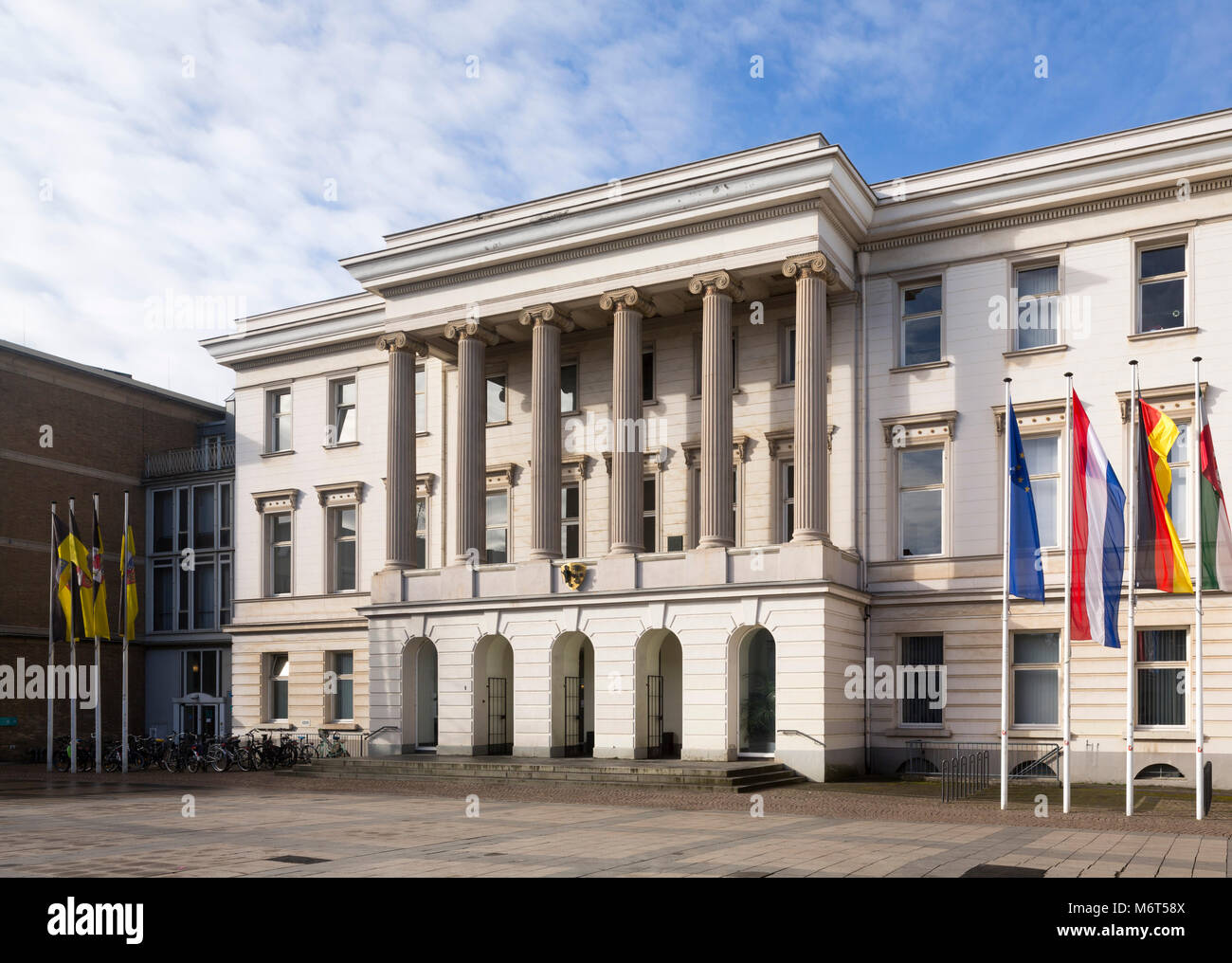 Portikus hi-res stock photography and images - Alamy