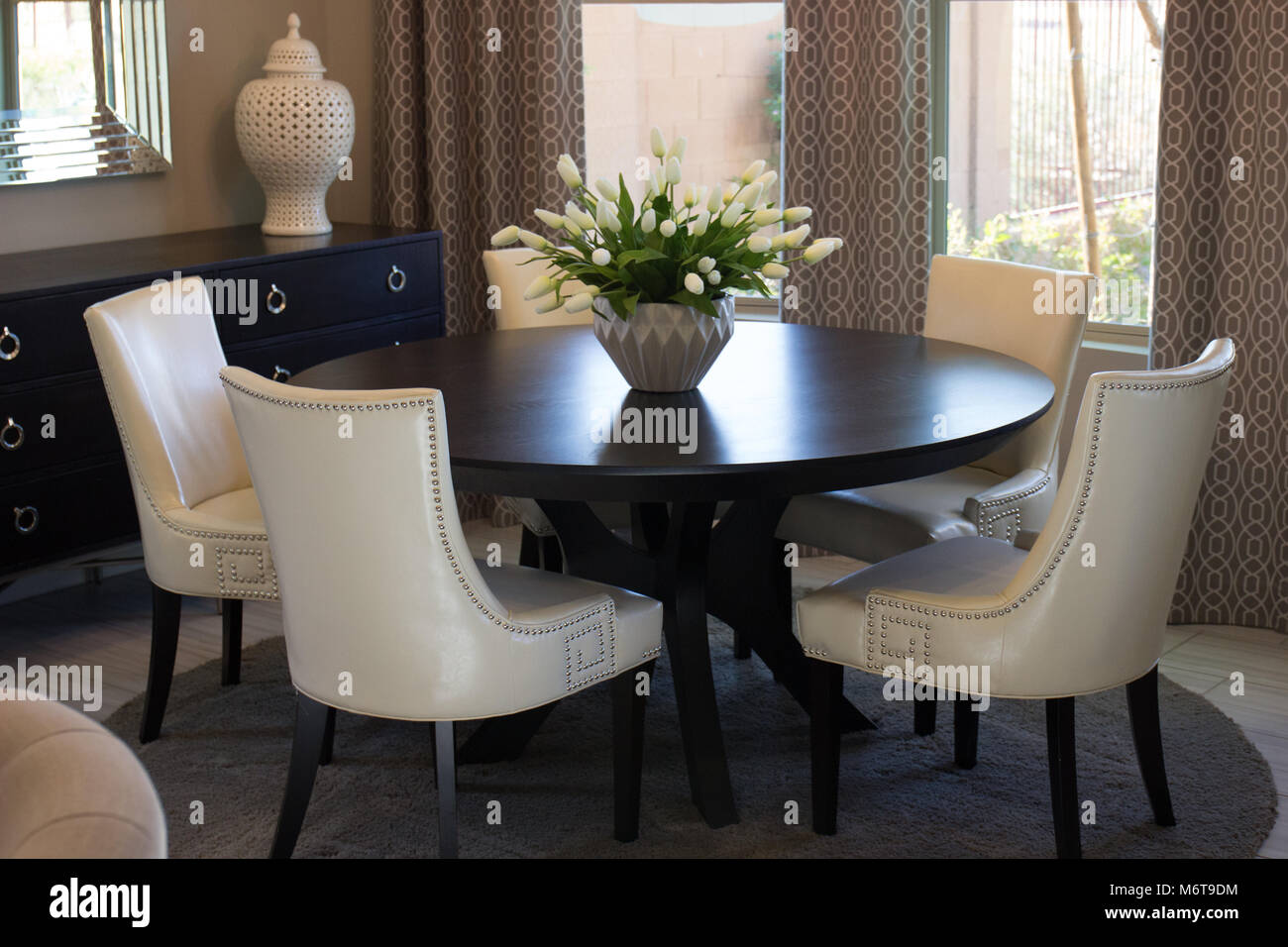 Round back chairs hires stock photography and images Alamy