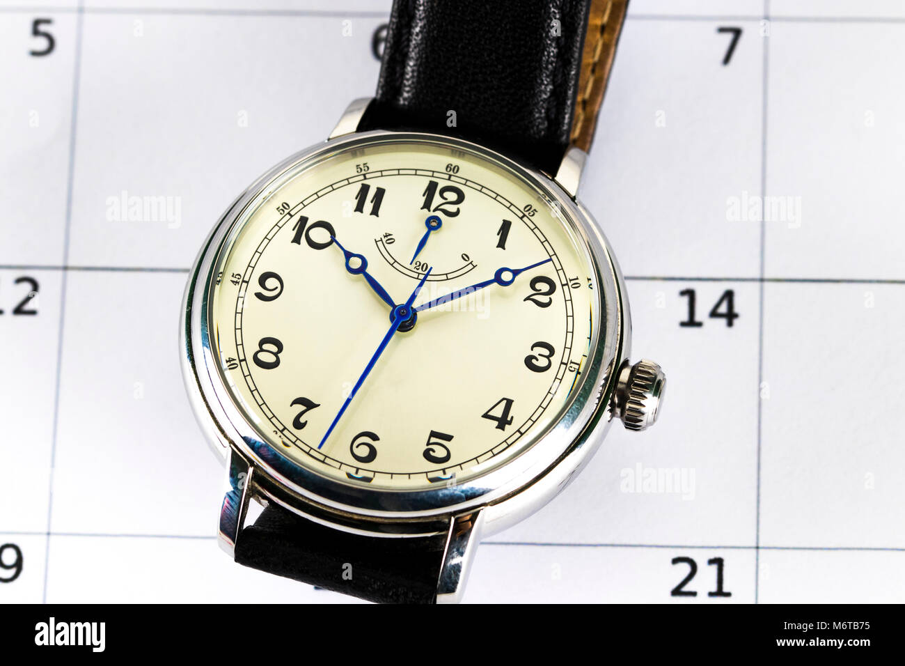 Yearly clock hi-res stock photography and images - Alamy