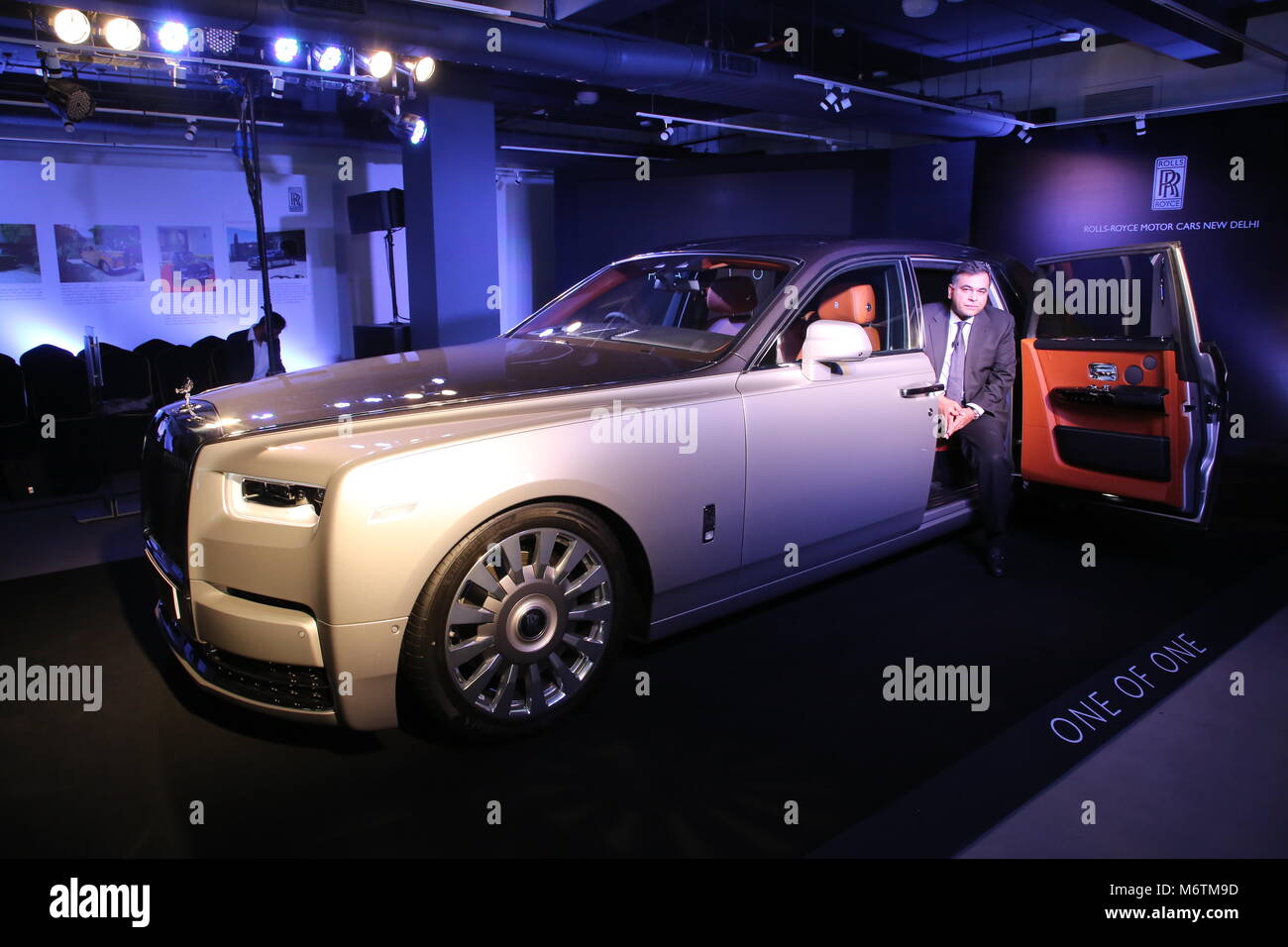 Rolls Royces 400000 SUV helps carmaker set sales record in 2019