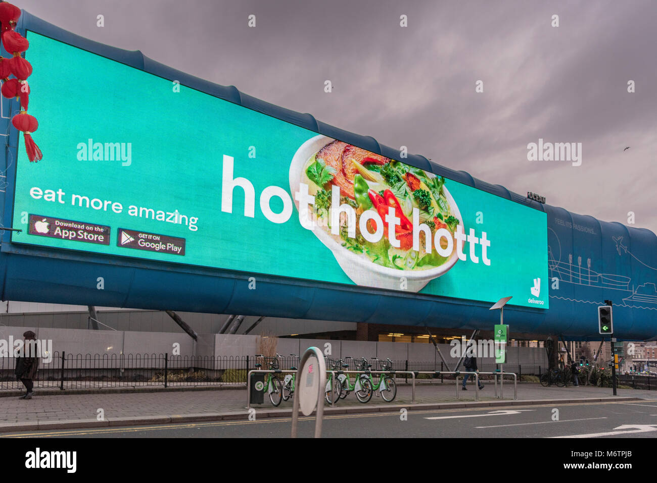 Europe's biggest TV screen tv screen in Lime street Liverpool. Stock Photo