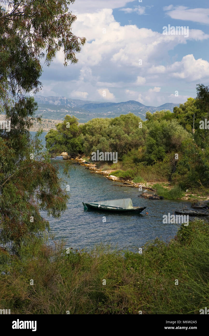 A lone fishing boat moored in the bay, Pigadaki, Amvrakkios Gulf, Aetolia-Acarnania, Greece Stock Photo