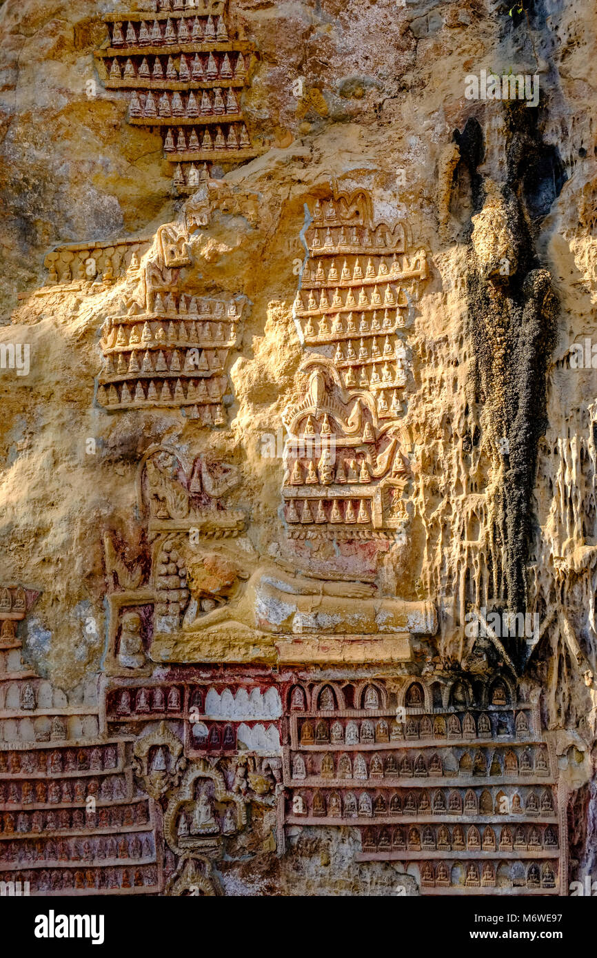 Rock carvings on the ceiling at Kaw-goon cave, also known as Kawgun Cave Temple or Cave of the Ten Thousand Buddhas Stock Photo
