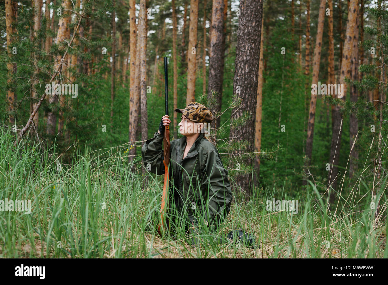 Woman hunter with a gun. Hunting in the woods Stock Photo - Alamy