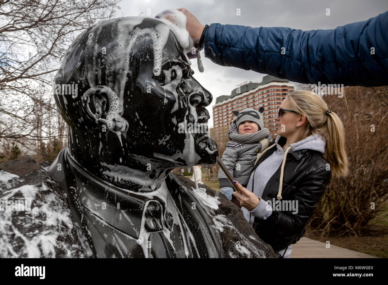 People take part in a volunteer clean-up annual spring event (Subbotnik) in Moscow's Muzeon Park in Moscow ,Russia Stock Photo