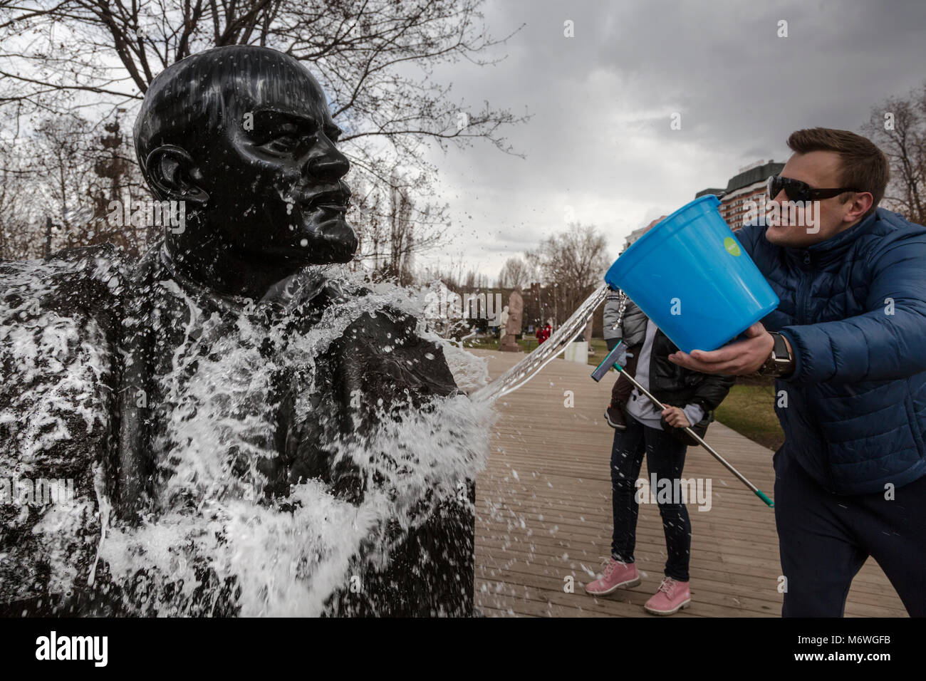 People take part in a volunteer clean-up annual spring event (Subbotnik) in Moscow's Muzeon Park in Moscow ,Russia Stock Photo