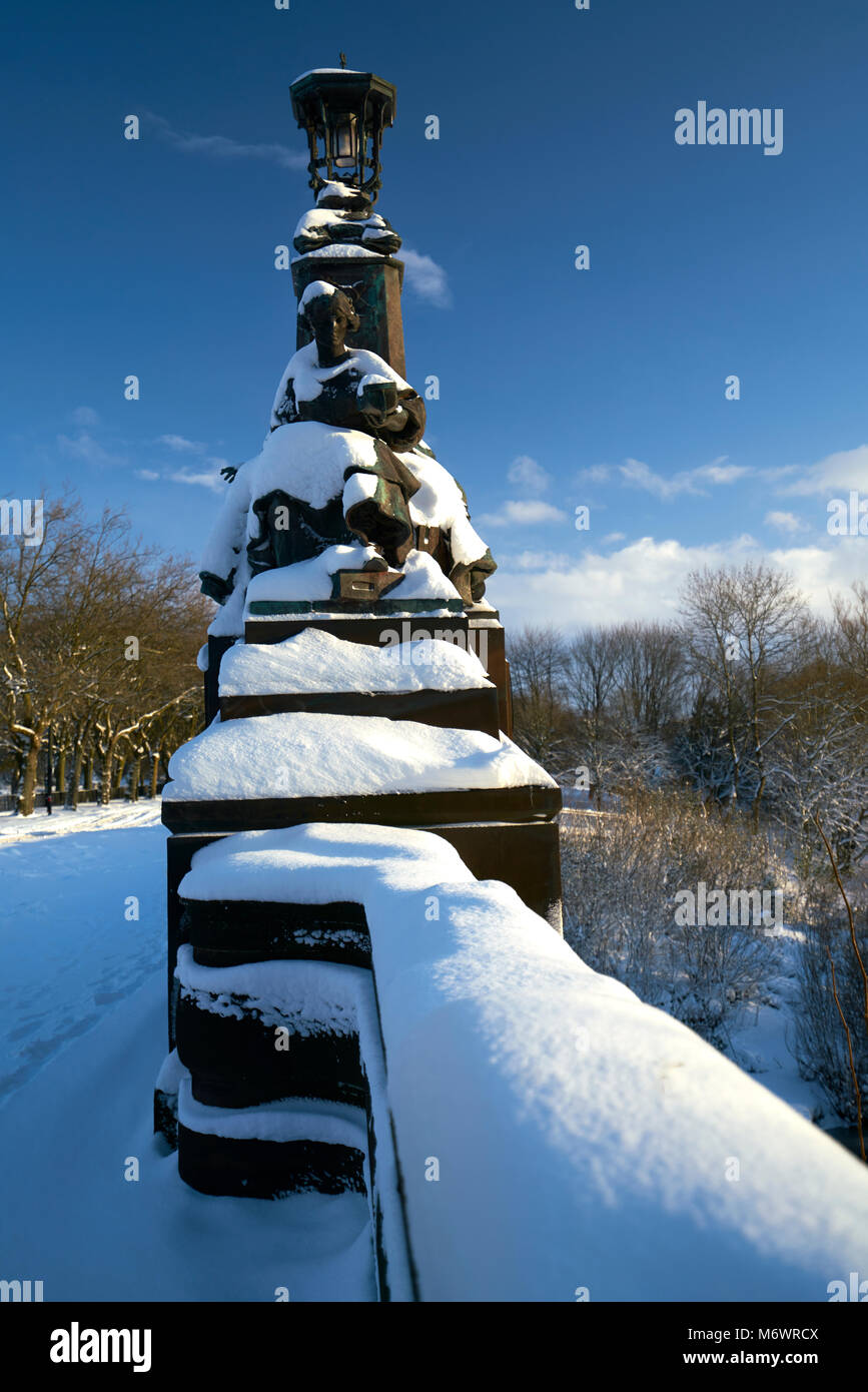 Bronze statues on Kelvin Way Bridge Glasgow covered in snow after heavy snow storm Stock Photo