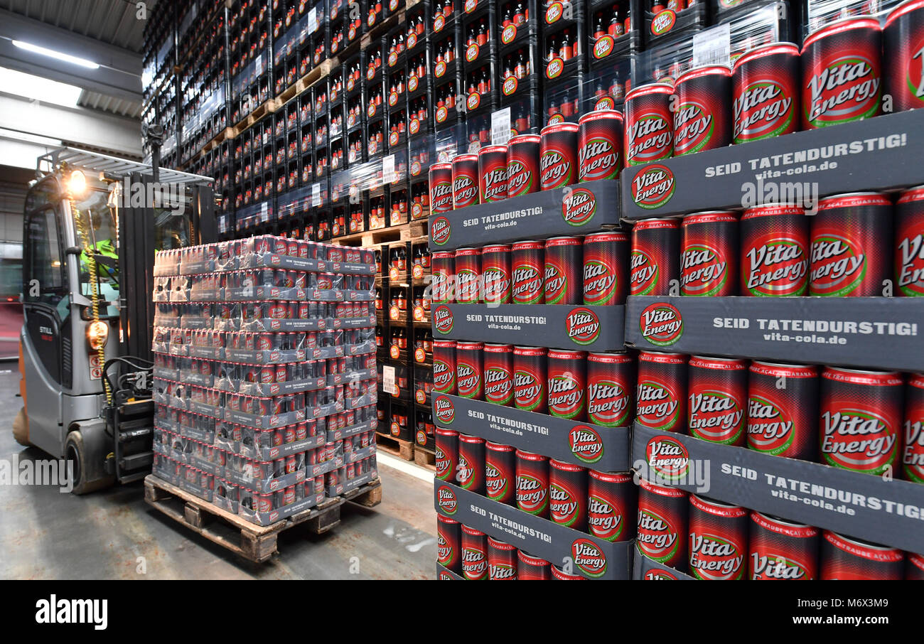 10 February 2018, Germany, Lichtenau: Vita Energy cans being transported with a forklift in the facilities of Lichtenauer Mineralquellen GmbH. The launch of two new varieties of Vita Energy in the eastern German market is planned for March 2018. Twelve alcohol-free refreshment drinks are now available under the Vita Cola brand. Photo: Martin Schutt/dpa-Zentralbild/dpa Stock Photo