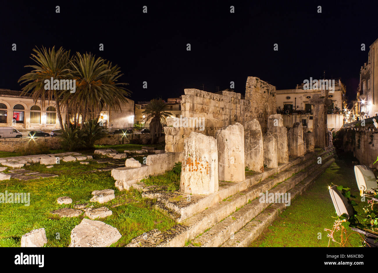 Night view of the Apollo temple in Ortigia, Syracuse Stock Photo - Alamy