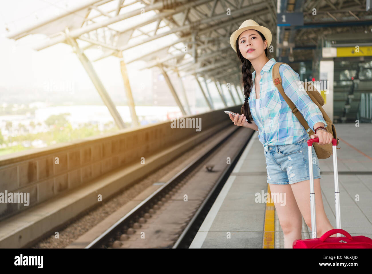 опоздал на поезд. мужчина на вокзале. She was late the train. Train running. She was late the train.