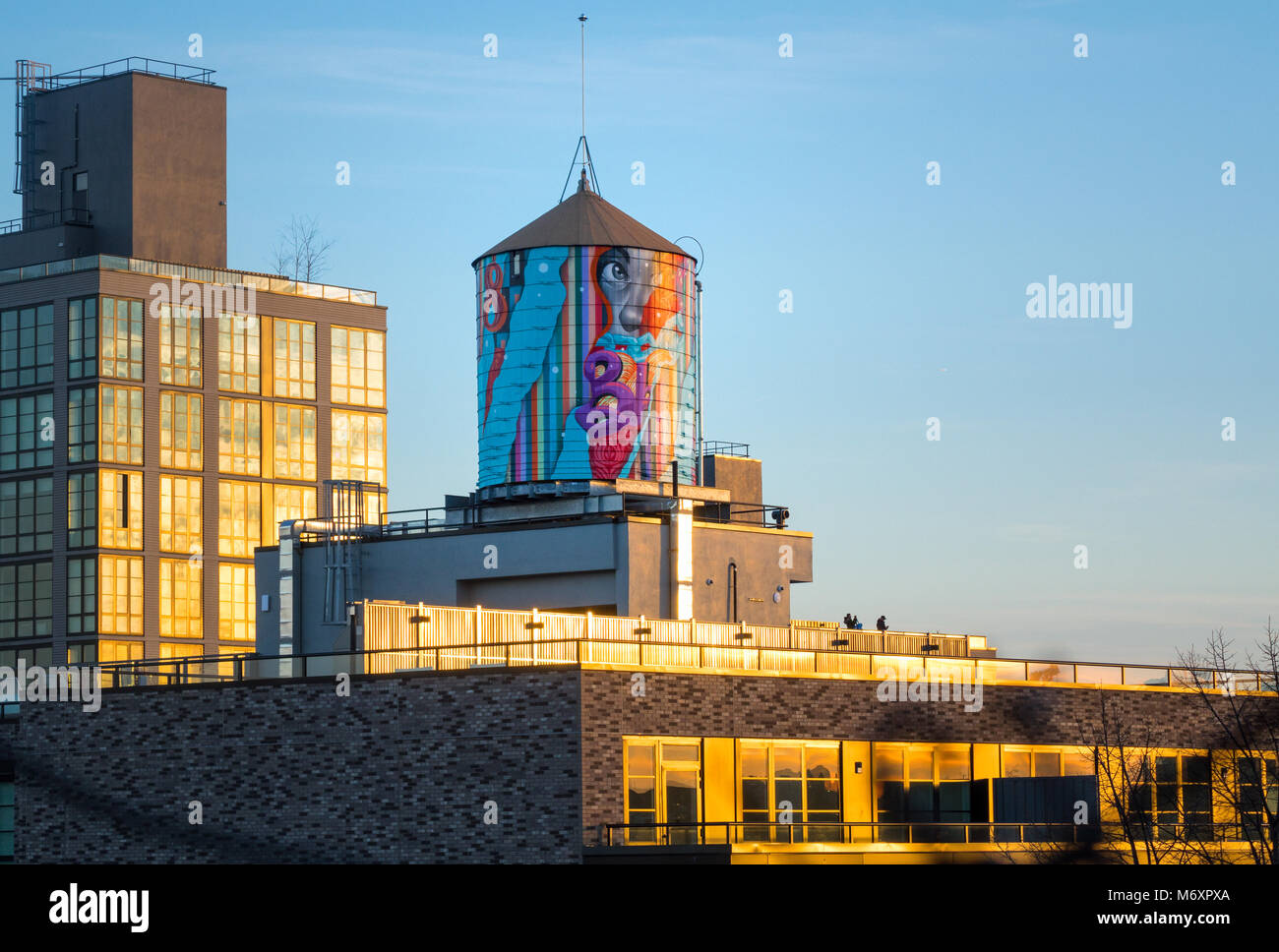 Street art on a Carroll Gardens water tower Stock Photo