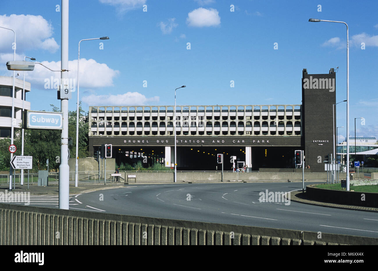 Brunel Bus Station and multistorey car park Slough, Berkshire, England. 2006. Has since been demolished as replaced with a new bus station Stock Photo