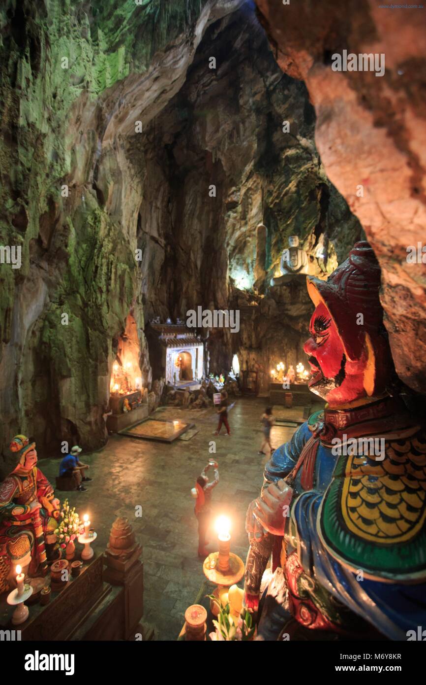 A statue lining the entrance to the Huyen Khong Cave on Nhuyen Son Mountain, Da Nang, Vietnam Stock Photo