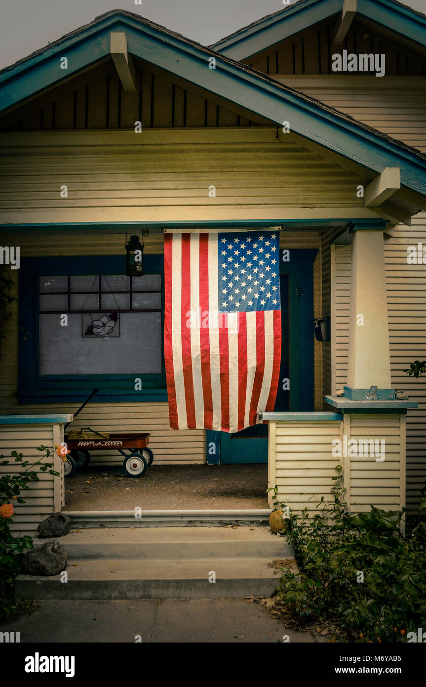 Front porch america hi-res stock photography and images - Alamy