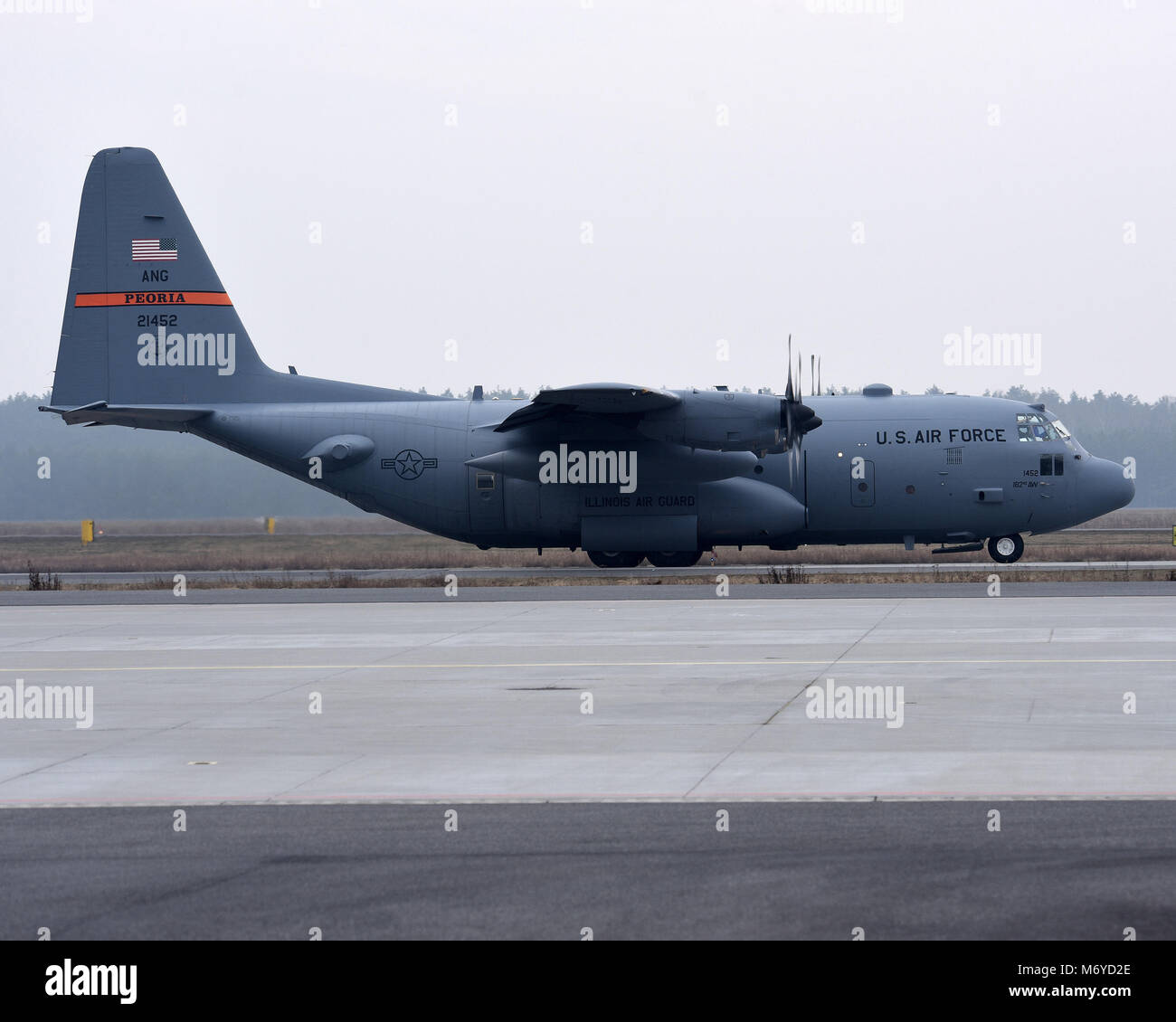 An Illinois Air National Guard C130H Hercules from the 182nd Airlift