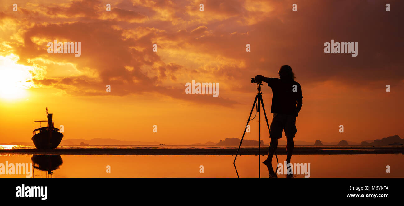 Silhouette of a photographer on beautiful sunset Stock Photo - Alamy