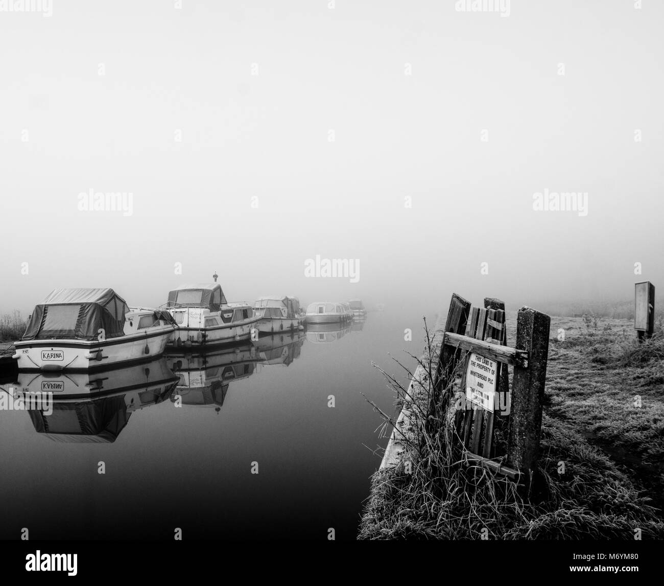 A misty morning on the Norfolk Broads, with a gate post in the foreground Stock Photo