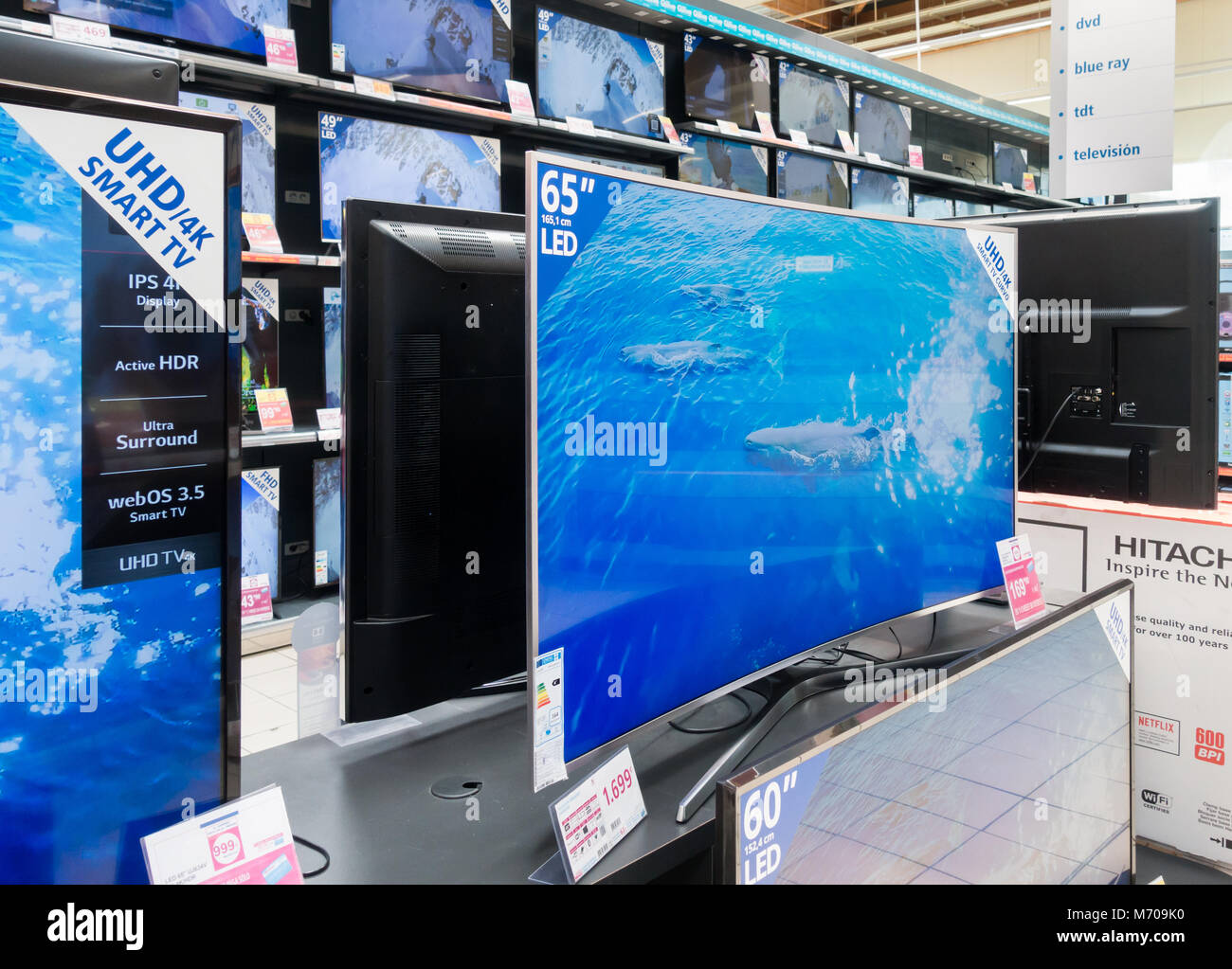 Samsung 65' UHD 4K curved smart TV in Spanish supermarket Stock Photo