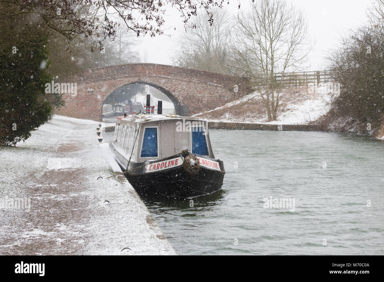 Canal boat in the snow on the grand union canal at Braunston, Northamptonshire, UK Stock Photo