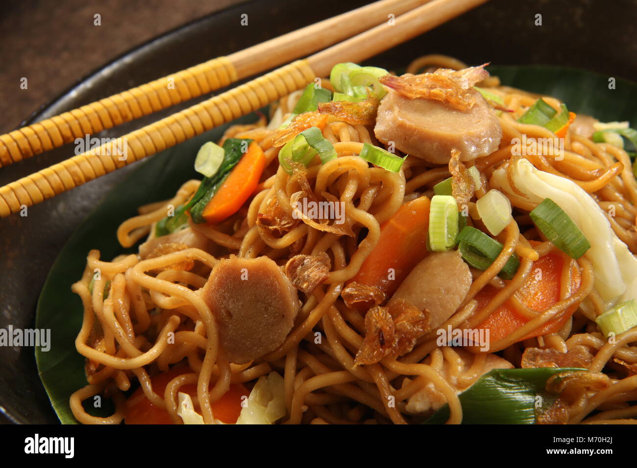 Mee Goreng, Fried Noodles with Meatballs, Vegetables and Soy Sauce Stock Photo