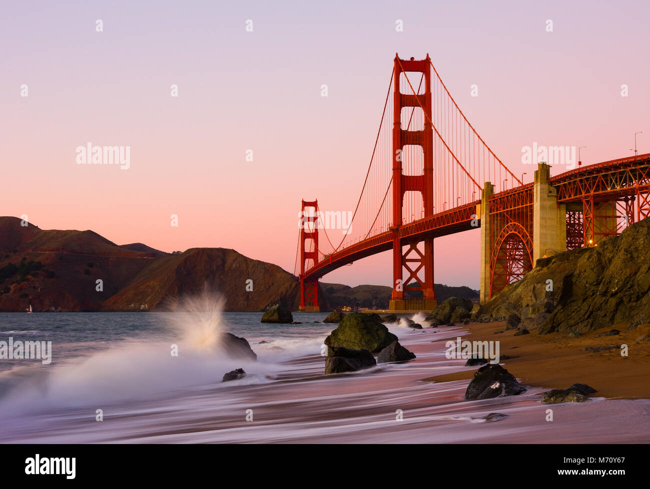 Golden Gate Bridge in San Francisco at sunset Stock Photo - Alamy