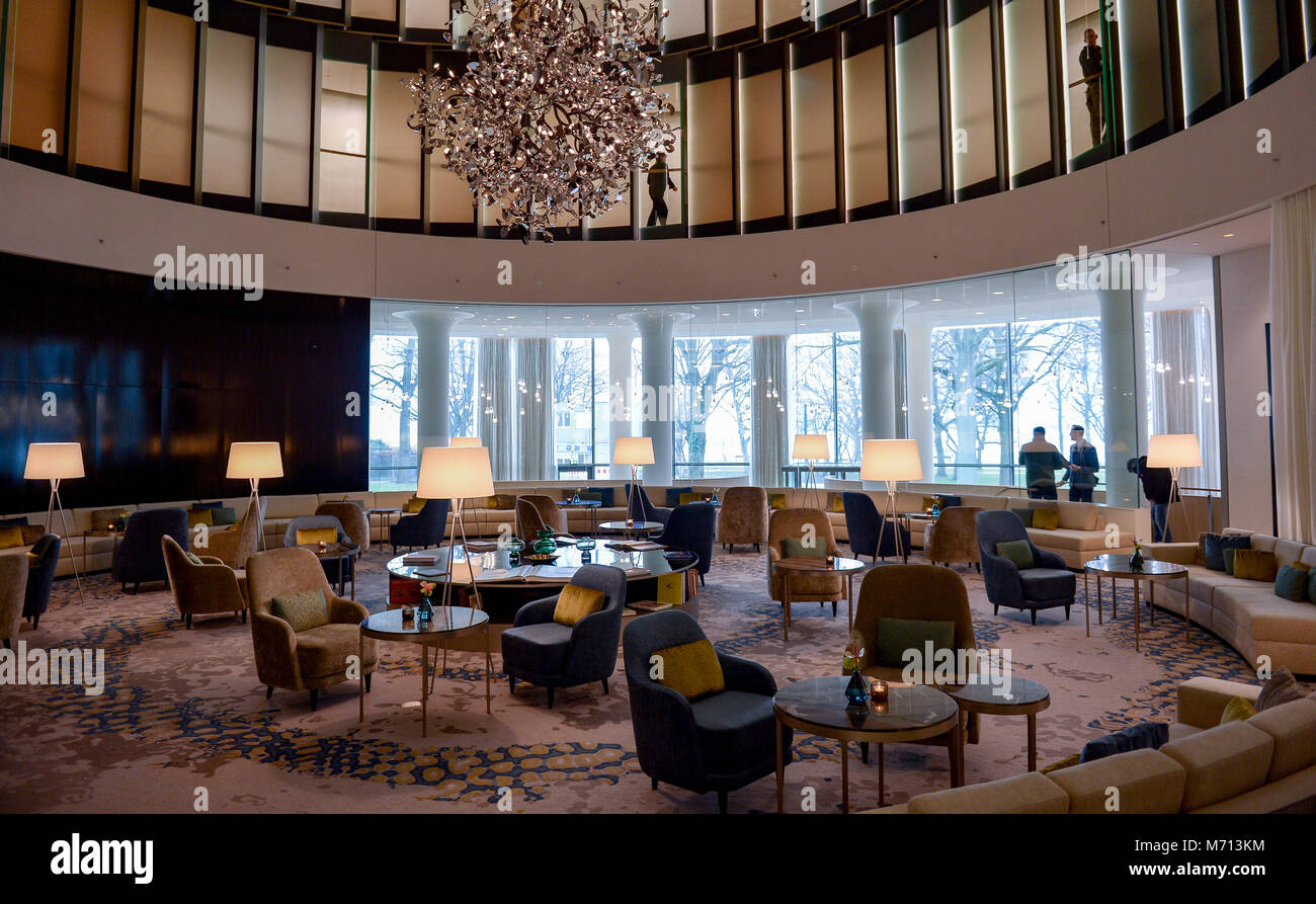 07 March 2018, Germany, Hamburg: The lounge of the hotel 'The Fontenay' at the Hamburg Outer Alster. The hotel will offically be opened on 19 March 2018. Photo: Axel Heimken/dpa Stock Photo