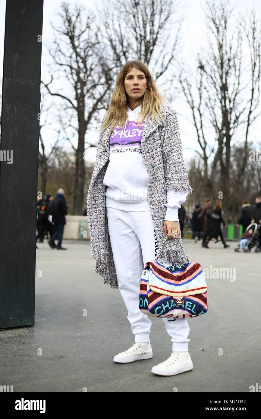 Chanel sweatshirt hi res stock photography and images Alamy