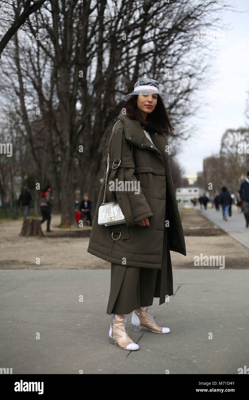 Trendy street style paris hi-res stock photography and images - Alamy