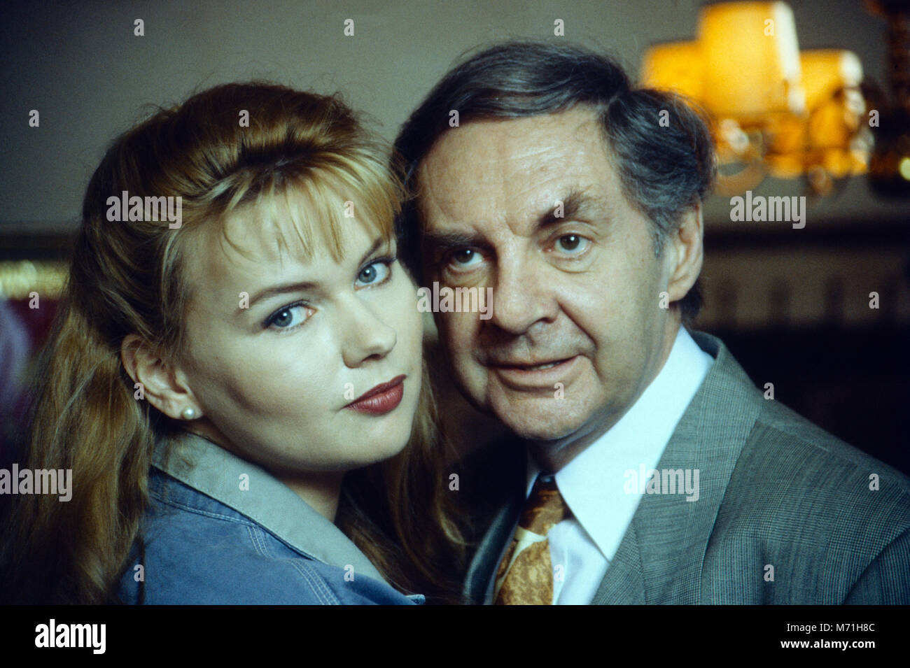 Der Papagei, Fernsehfilm, Deutschland 1992, Regie; Ralf Huettner, Darsteller: Veronica Ferres, Harald Juhnke Stock Photo