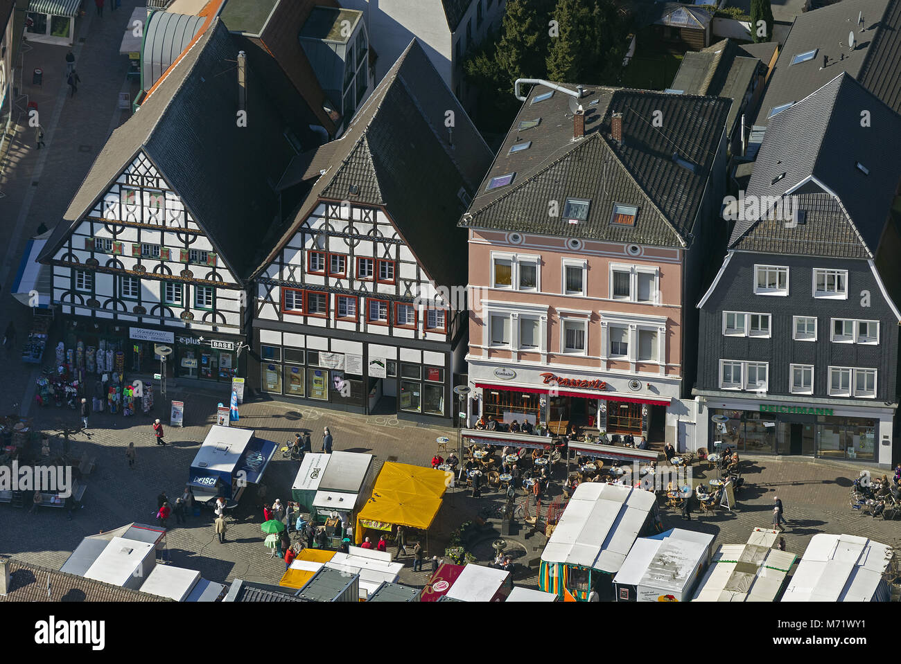 Aerial view, Unnaer Markt, marketplace with outdoor catering, half