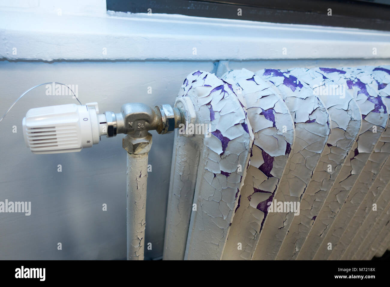 Chipped Radiator white painted radiator chipped white office room close up Stock Photo ...