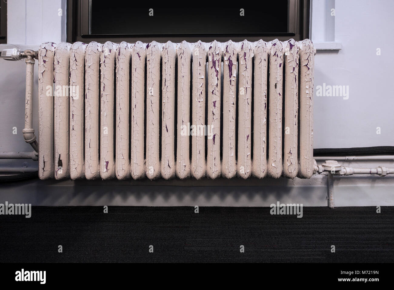 White Office Radiator White office room hi-res stock photography and images - Alamy