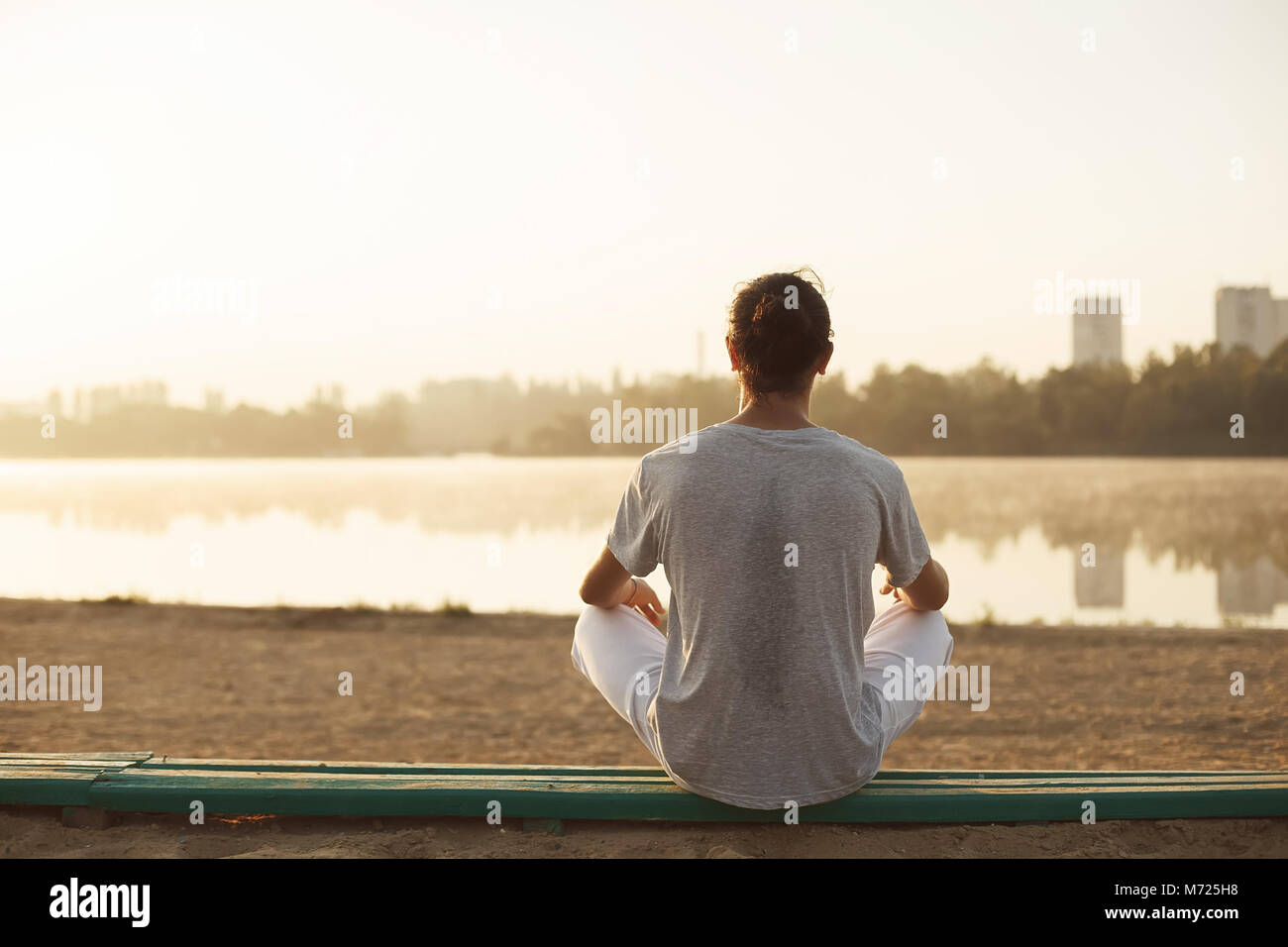 Featured image of post The Best 12 Person Sitting Cross Legged Back View