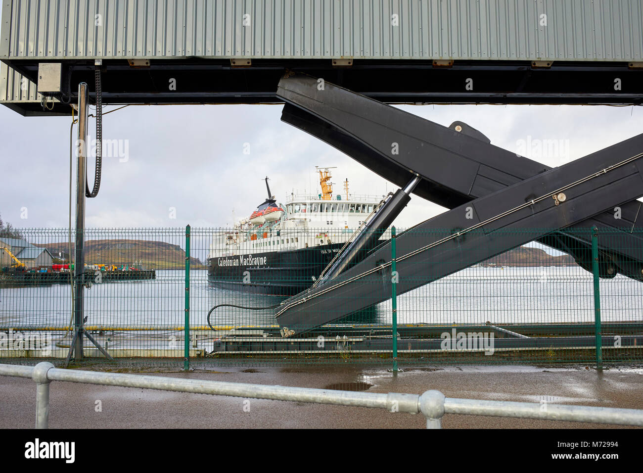 Caledonian MacBrayne ferry, 'Isle of Mull' approaches, manoeurvers to berth at Oban Harbour. Hydraulic scissor jacks for foot passenger gangway Stock Photo