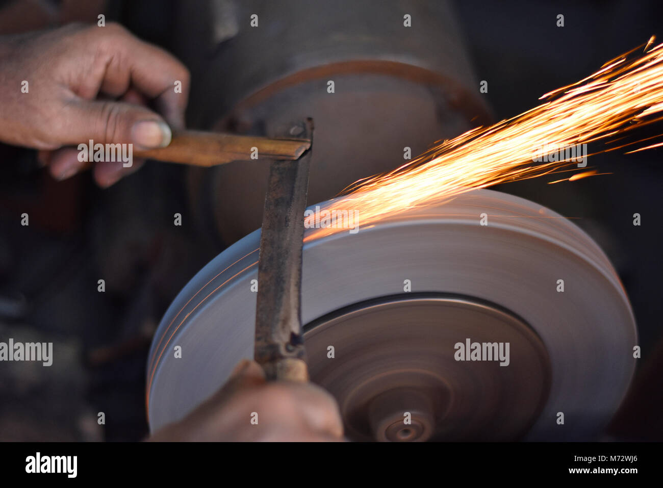 Knife grinding hires stock photography and images Alamy