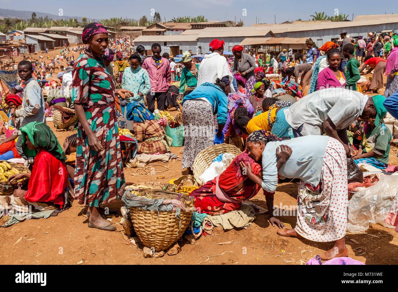 Local Women Greeting Each Other At The Famous Saturday Market In The Dorze Village Of Chencha, High Up In The Guge Mountains, Gamo Gofa Zone, Ethiopia Stock Photo