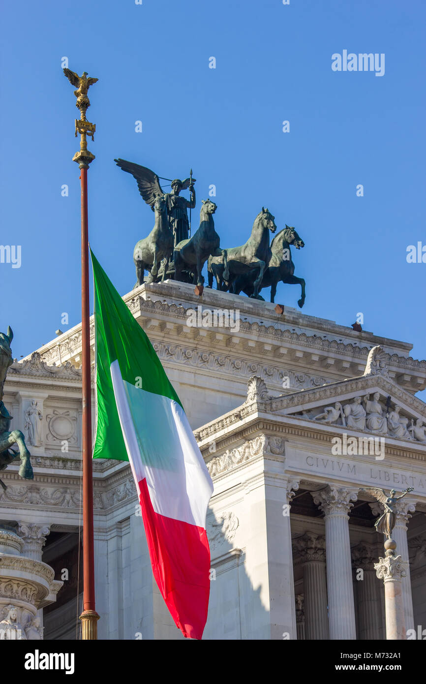 Sculpture of Goddess Victoria riding on quadriga - Il Vittoriano ...