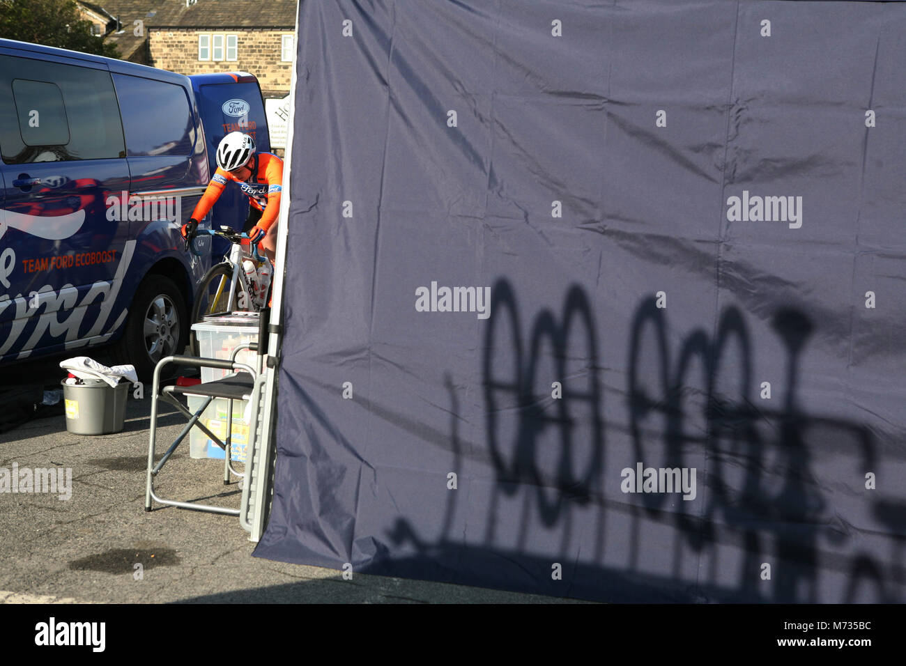 Tour de Yorkshire 2016. Final preparations by Team Ford prior to the start of the womens race at the tour de yorkshire, Otley. Stock Photo