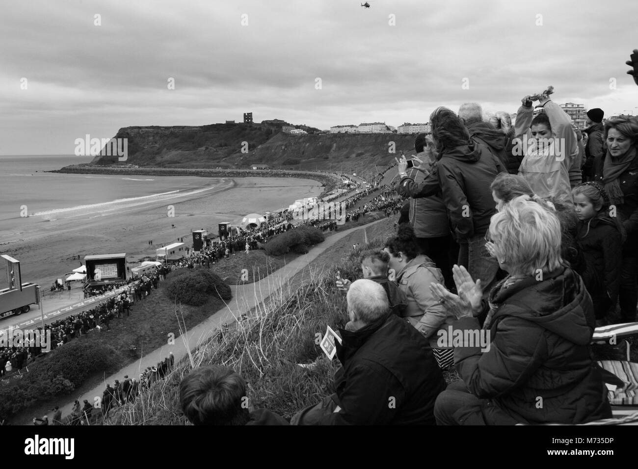 Tour de Yorkshire 2016 Crowds cheer to watch Thomas Voeckler take the stage win and over GC from Luke Rowe during the final of the Tour de Yorkshire. Scarborough North Bay. Stock Photo