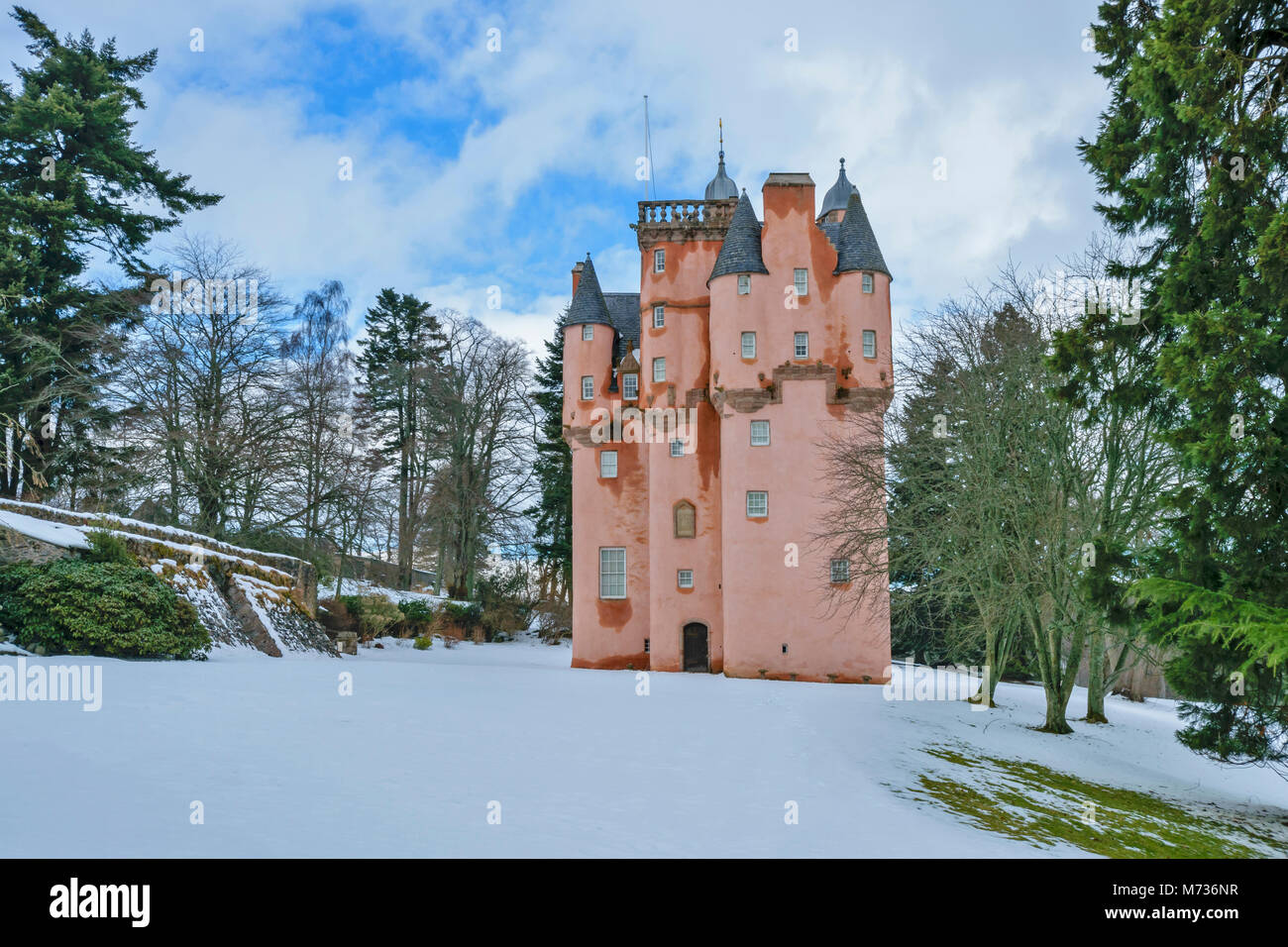 CRAIGIEVAR CASTLE ABERDEENSHIRE SCOTLAND SURROUNDED BY WINTER SNOW AND EVERGREEN PINE TREES Stock Photo